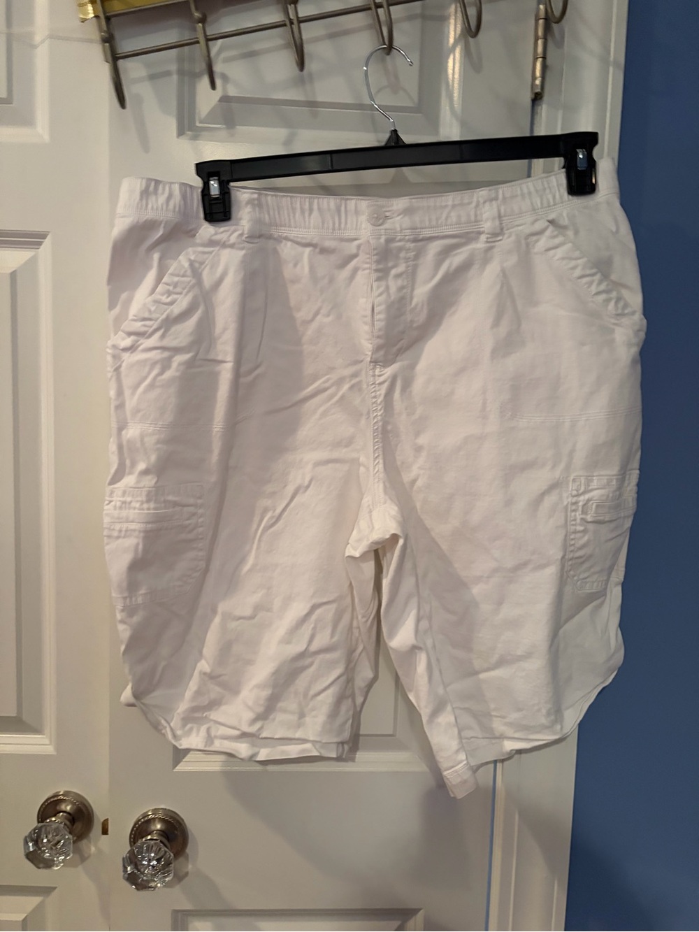 Cato Women’s 22W White Cargo Bermuda Shorts